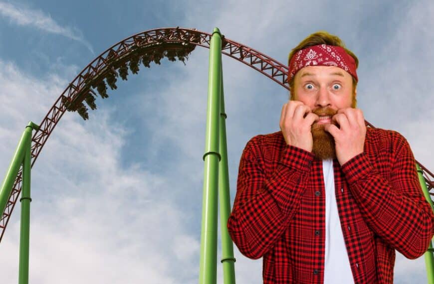 Electrical malfunction leaves fairground passengers stranded at great heights!