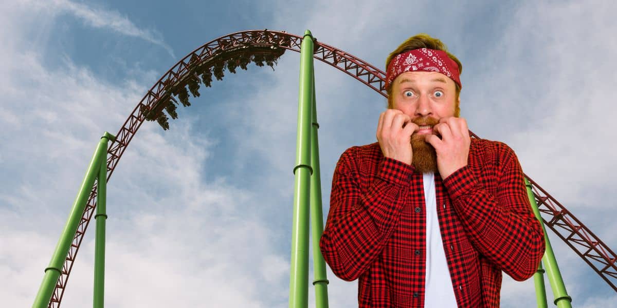 Electrical malfunction leaves fairground passengers stranded at great heights!